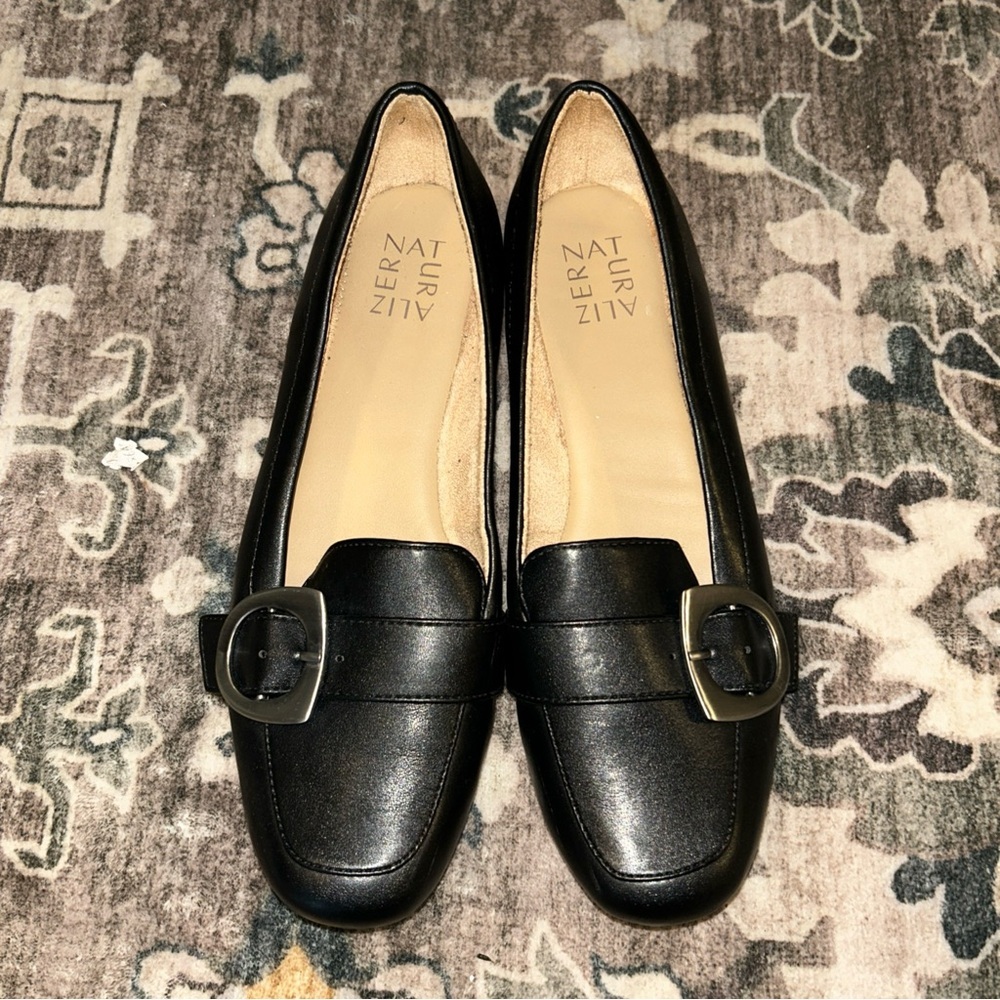 Naturalizer black leather square toe Classic Black Buckle Loafers